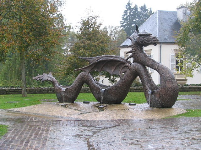 Fontein op het plein bij de Michelsturm in Mersch - Volgende foto